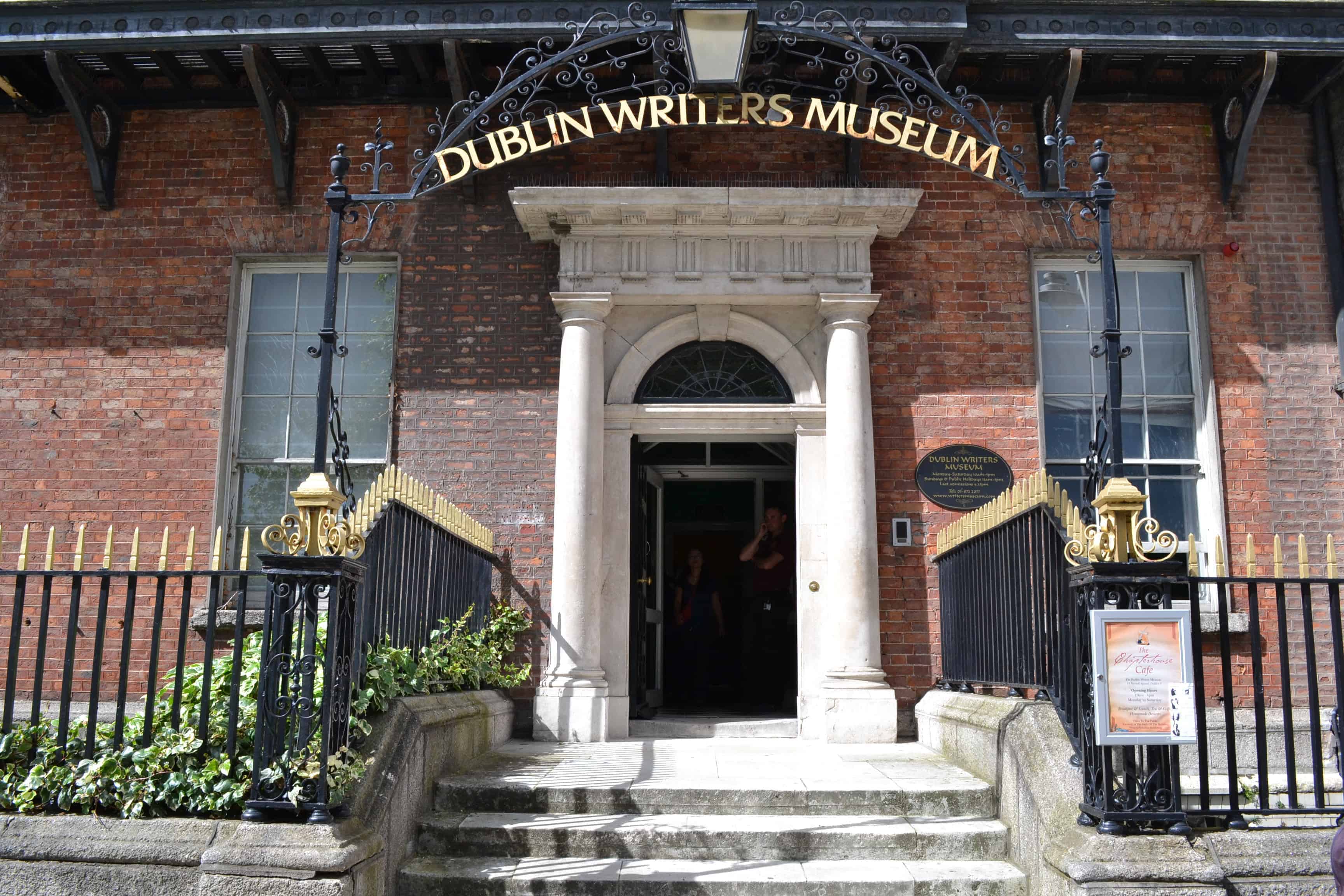 The ulster museum is situated in dublin