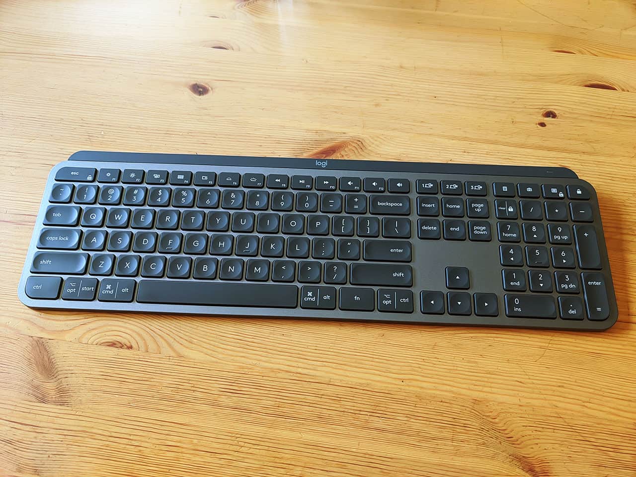 Logitech MX Keys Review: Escape From Your Desk’s Tether